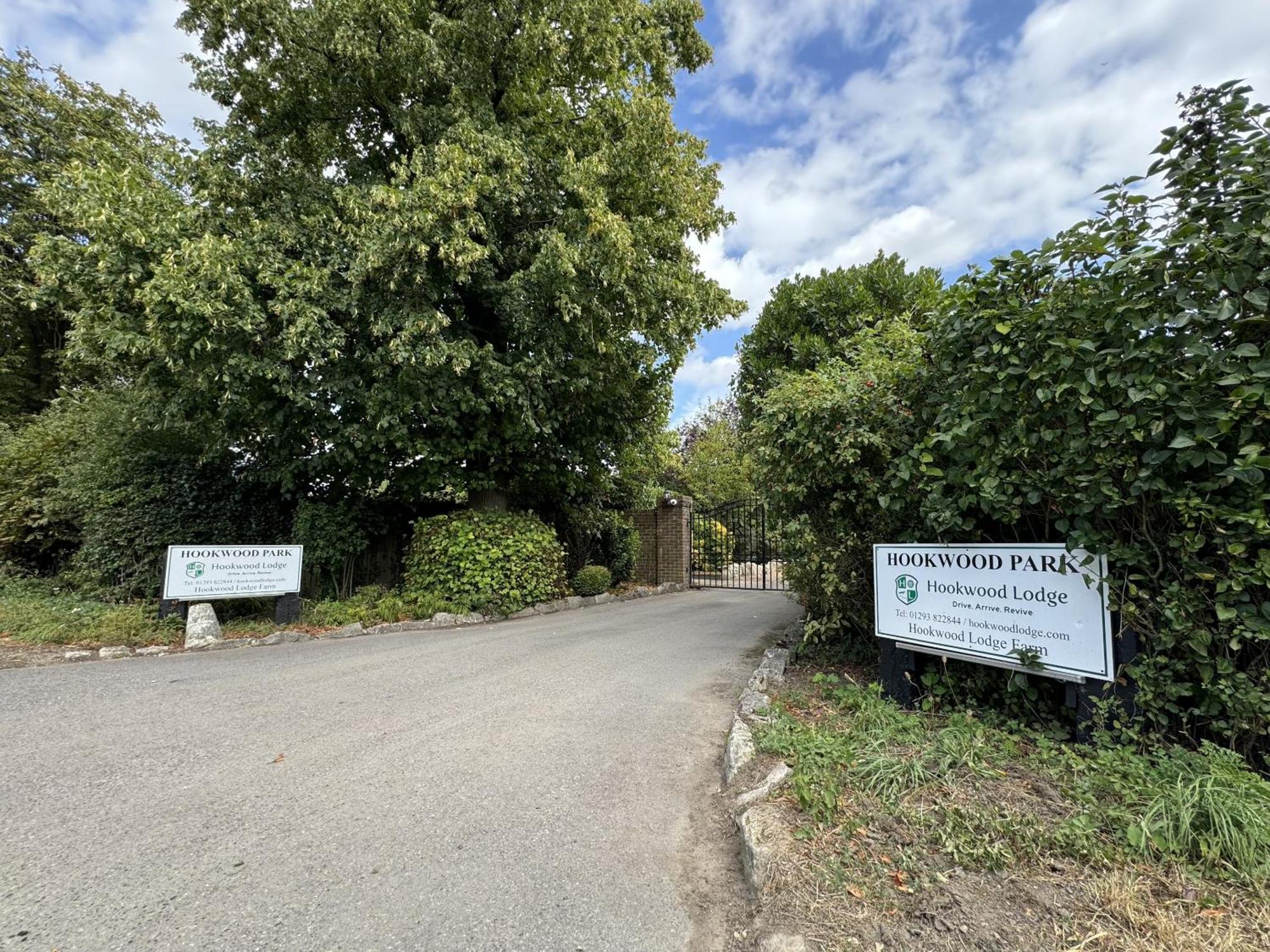 Hookwood Lodge London Gatwick Хорли Экстерьер фото